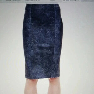 - Elie Tahari leather skirt size 6
